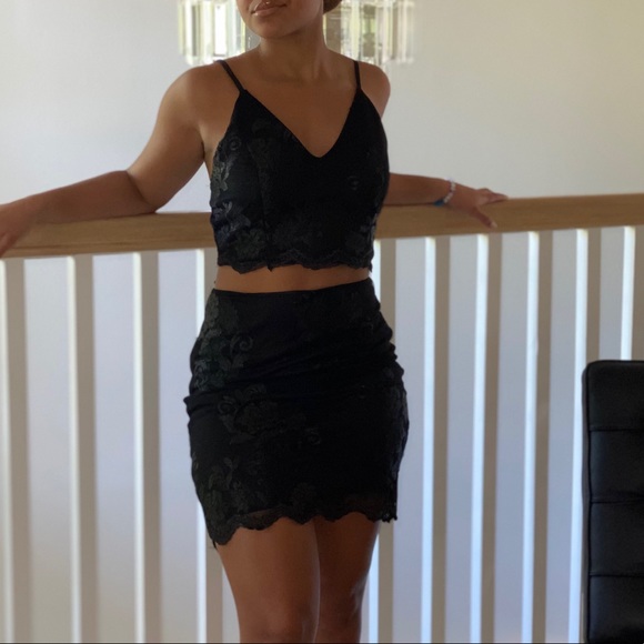 2pc Lace Skirt Outfit - Picture 3 of 3